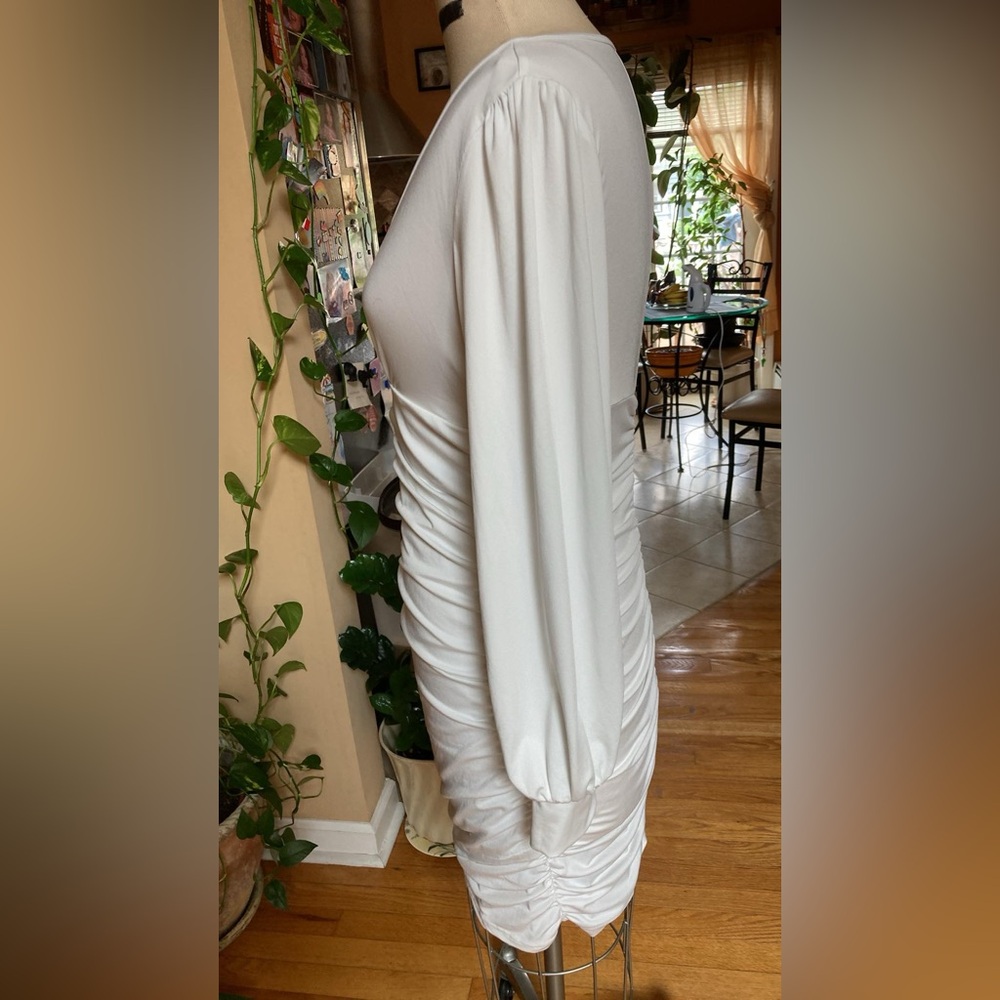 NWOT WHITE BODYCON RUSCHED DRESS - Picture 2 of 4